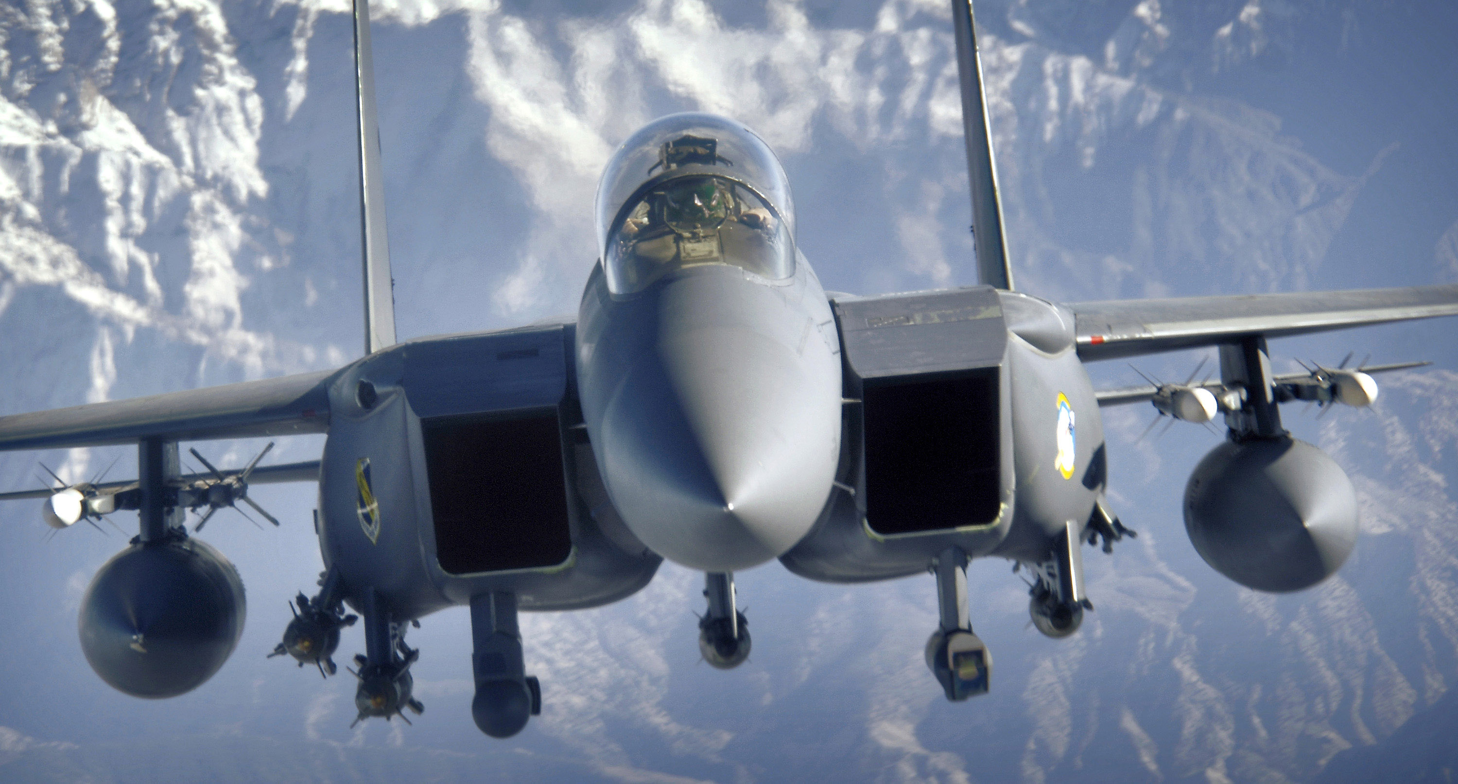 F-15 lands at 480km/h – One wing missing.