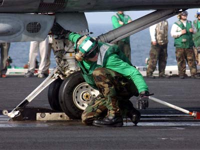 La Armada se prepara para presentar la catapulta electromagnética para aeronaves.