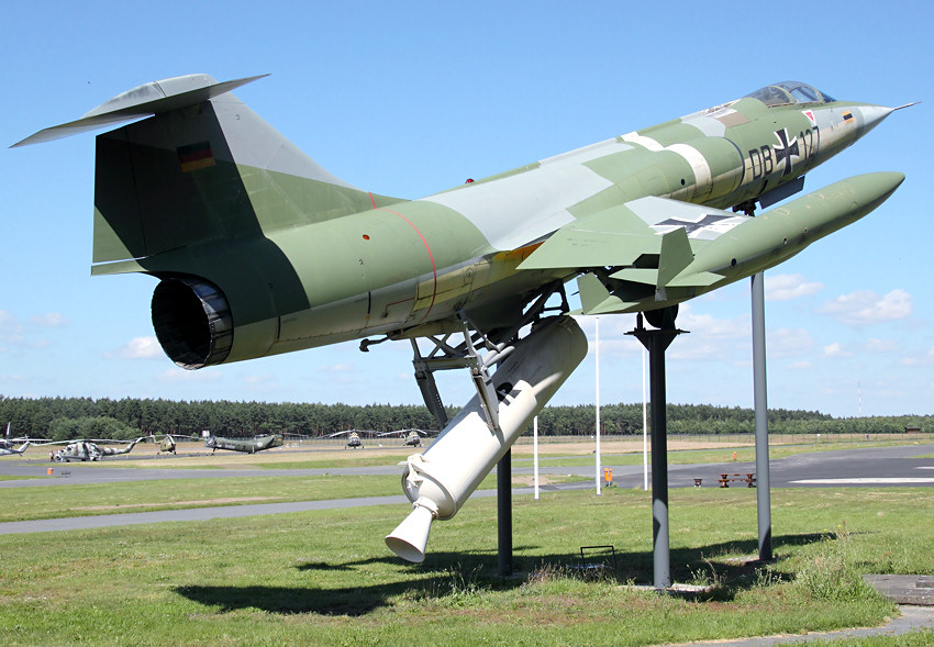 El audaz F-104 Starfighter ZeLL, propulsado por cohetes.