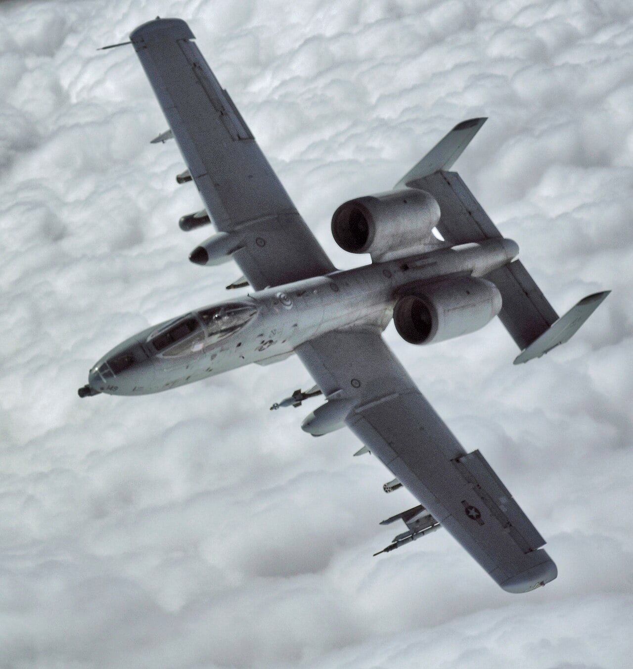 Avion d'attaque au sol A-10 Thunderbolt II Warthog lourdement armé