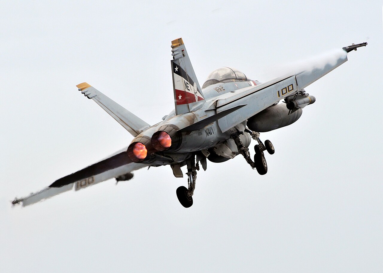 F/A-18 Super Hornet F/A-18F Super Hornet nach dem Start vom Flugzeugträger