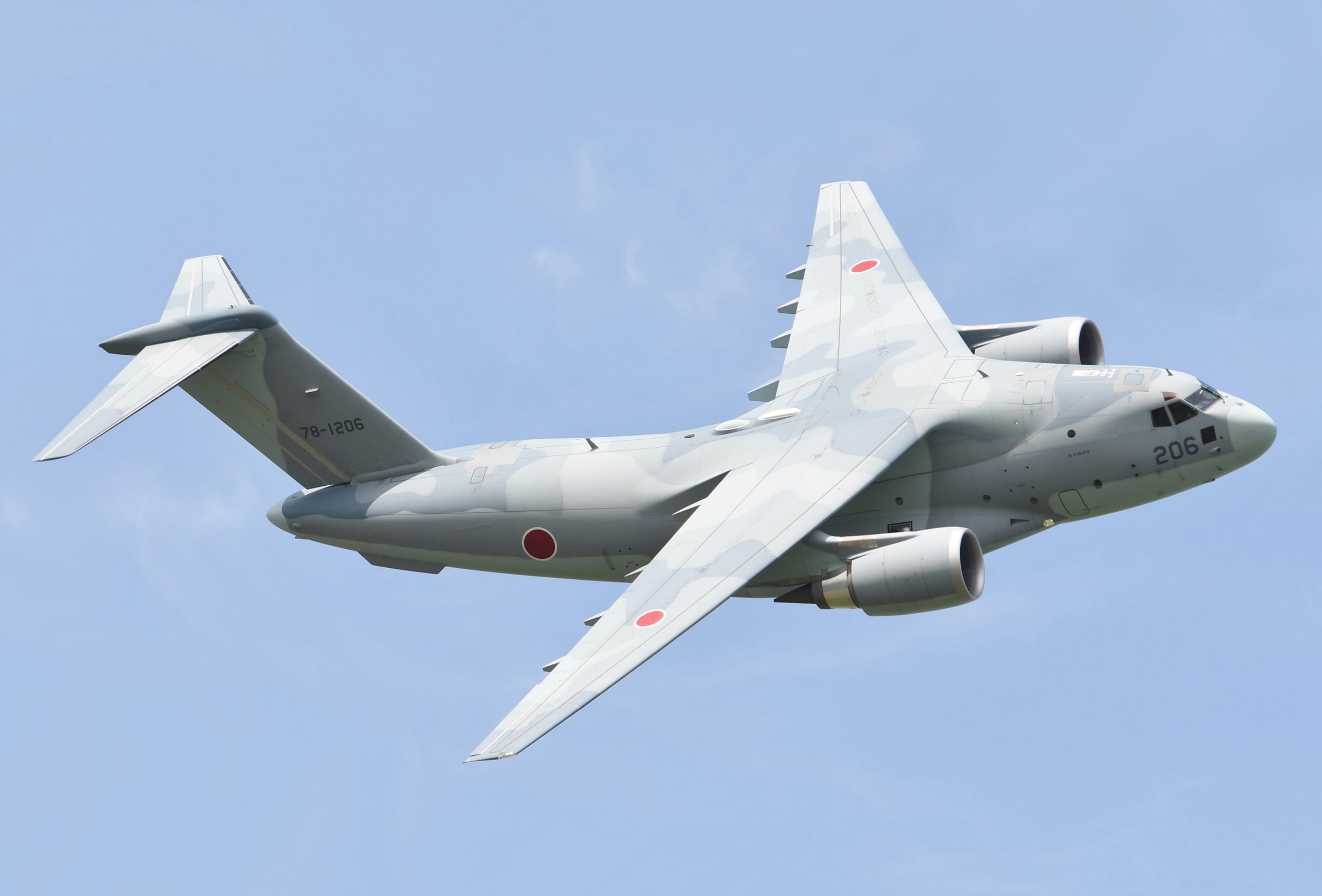 Avion de transport Kawasaki C-2 des Forces aériennes d'autodéfense japonaises sur la base aérienne de Miho