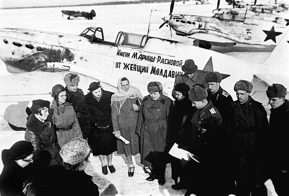 Soviet women pilots with Yak-7B fighter Soviet women pilots with a Yak-7B fighter of the Marina Raskova regiment