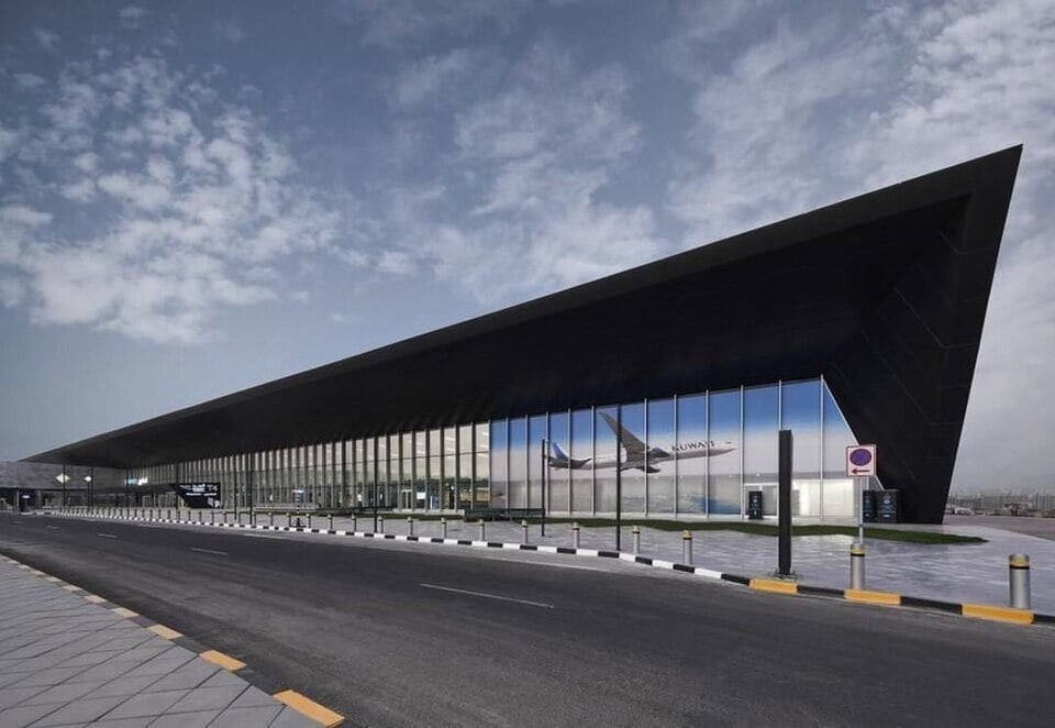 Seit fünf Wochen ist der Flughafen Kuwait wegen Drohnenangriffen weiterhin lahmgelegt.