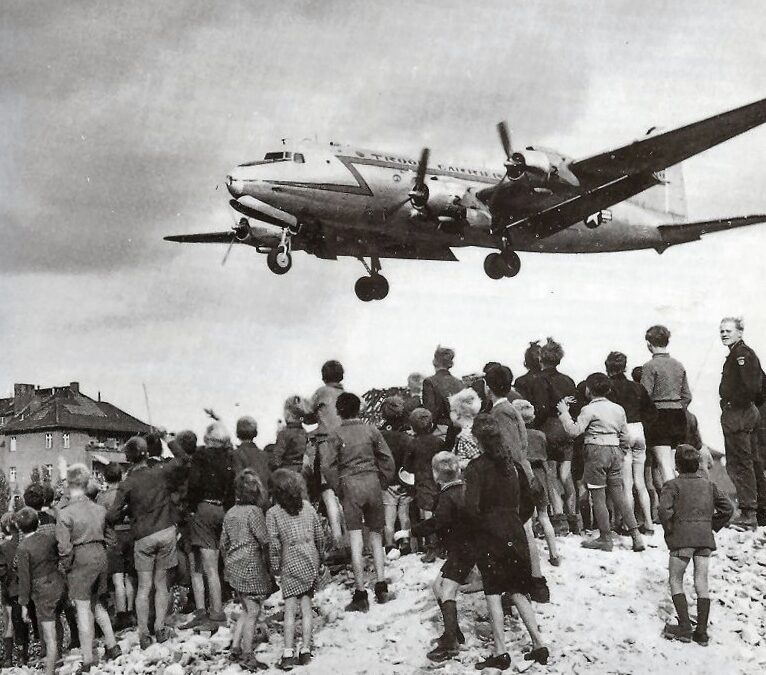 Uncle Wiggly Wings: The Candy Bomber Who Changed the Cold War