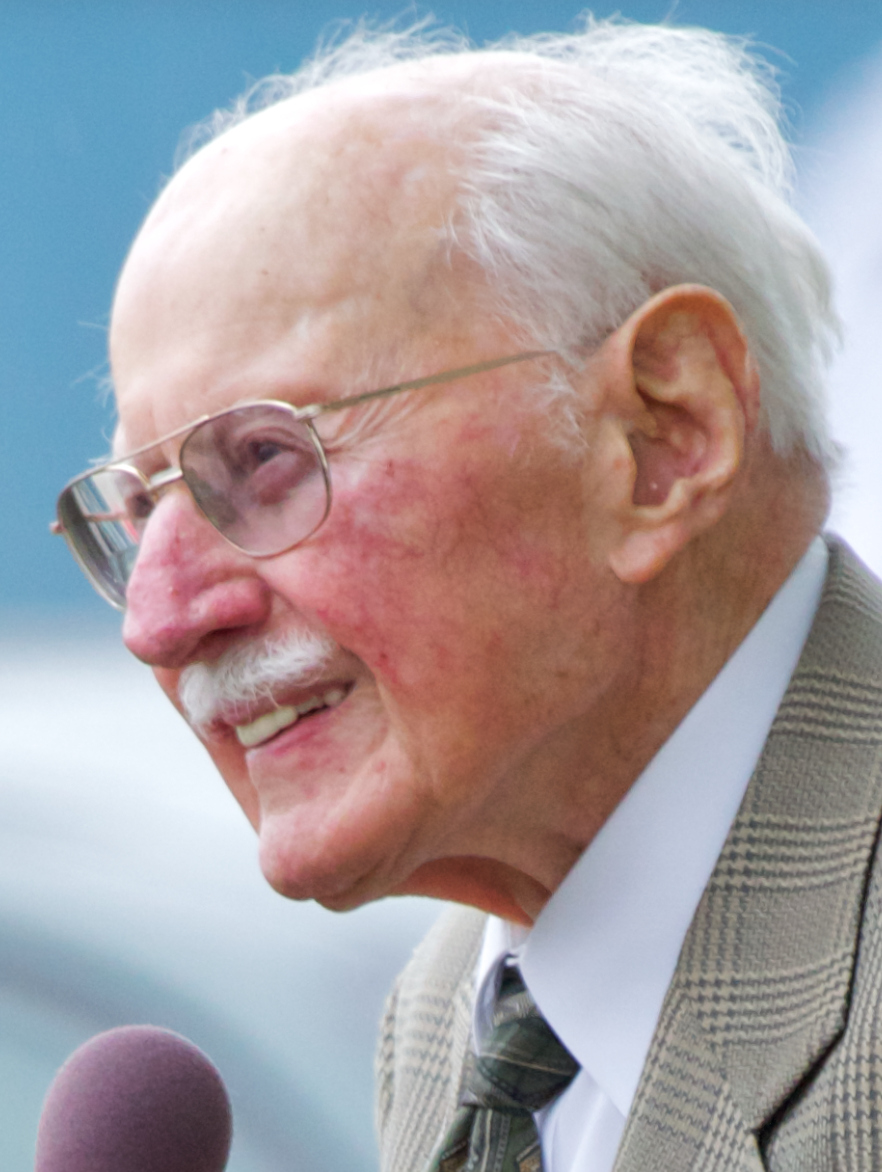 Bob Hoover, legendario piloto y artista de espectáculos aéreos.