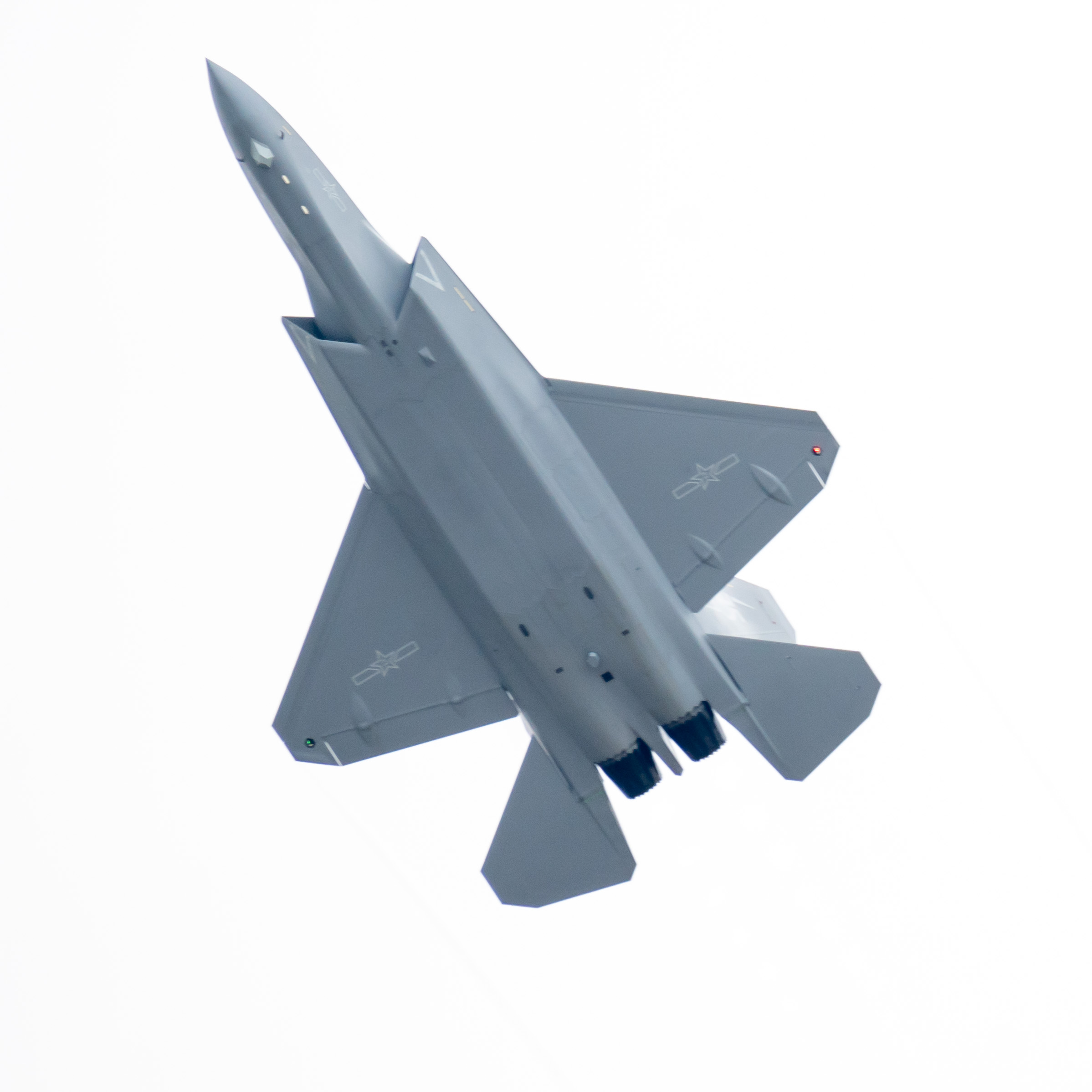 China J-35 Tarnkappenjäger, Unterseitenansicht