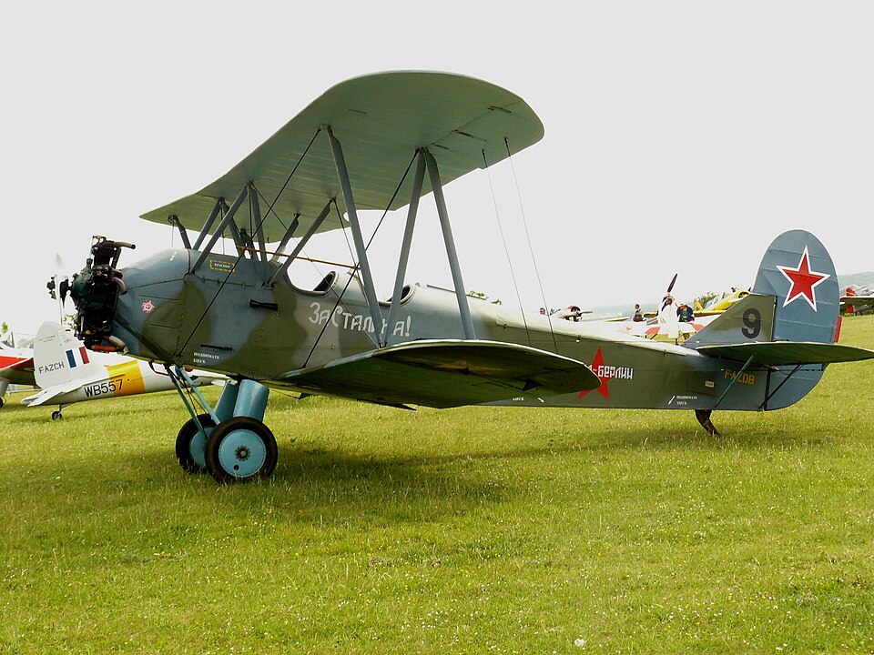 Nachthexen-PO-2-Doppeldecker-Zweiter Weltkrieg Polikarpow Po-2 Doppeldecker, eingesetzt von den „Nachthexen“ des 588. Nachtbomberregiments