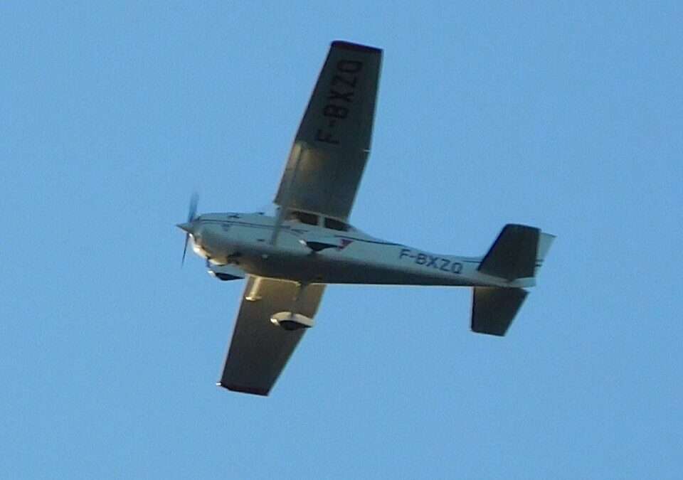 Wrong Pattern Entry, Near Miss at an Untowered Field