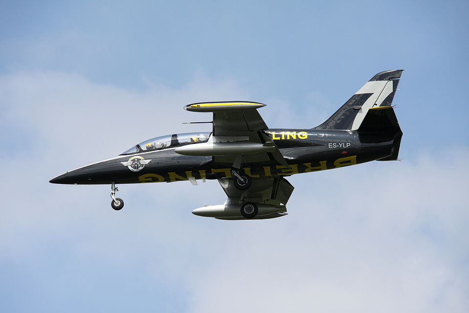 Vuelo en formación del L-39 Albatros Breitling Jet Team