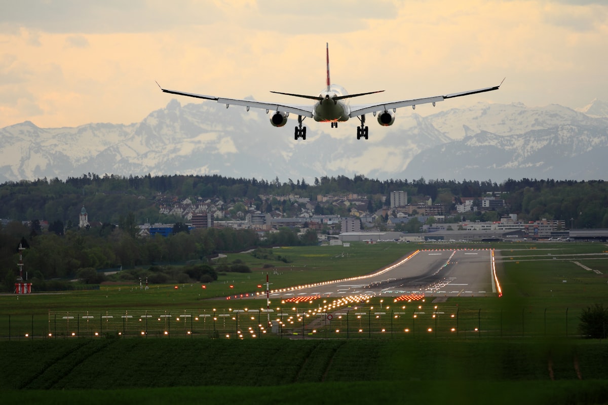 Tableau d'affichage des départs de l'aéroport indiquant les informations de vol