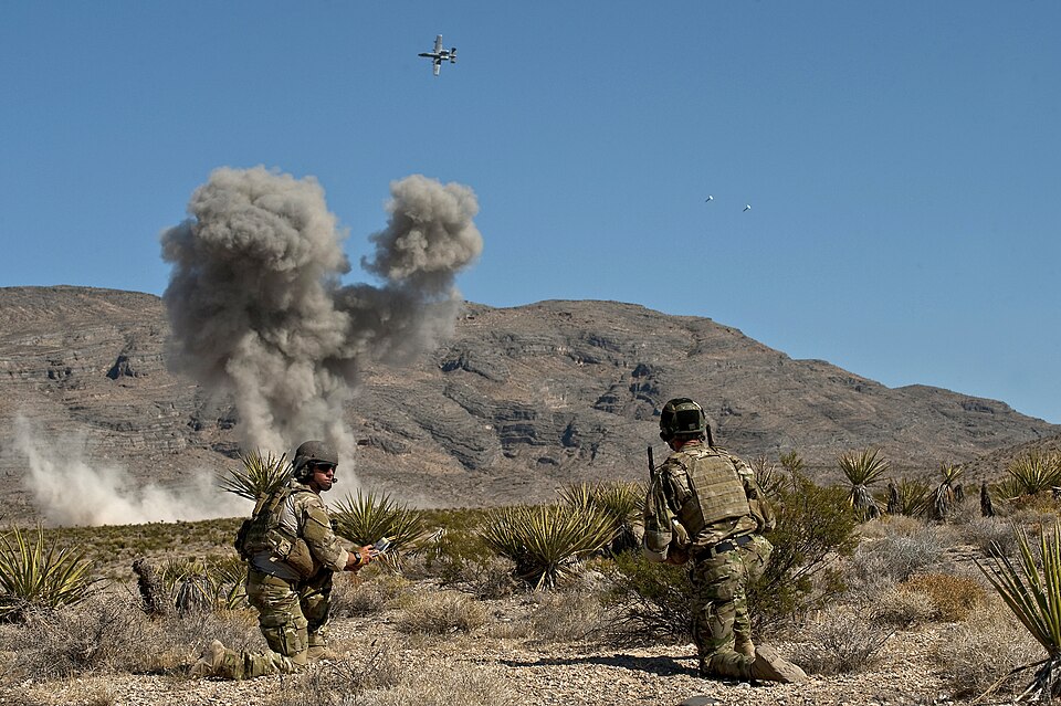 Cómo es volar en apoyo aéreo cercano contra militantes del EI.