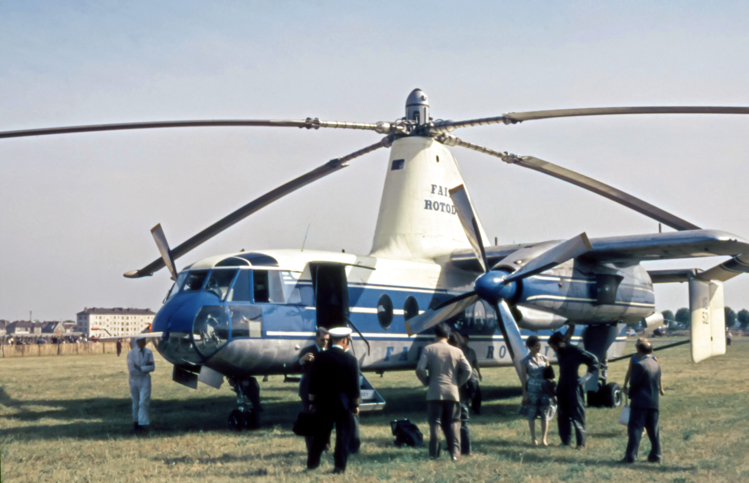 fairey-rotodyne-sff-archive Hélicoptère composé Fairey Rotodyne en vol – Archives photo SFF