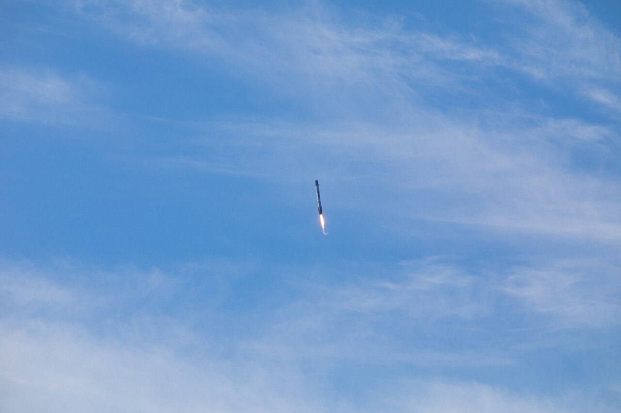 Falcon 9 booster landing at sea