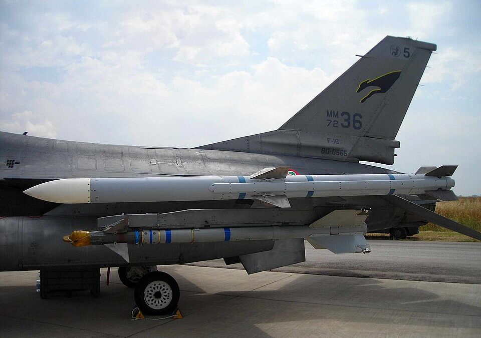 Comment les avions de chasse ciblent et verrouillent les avions ennemis