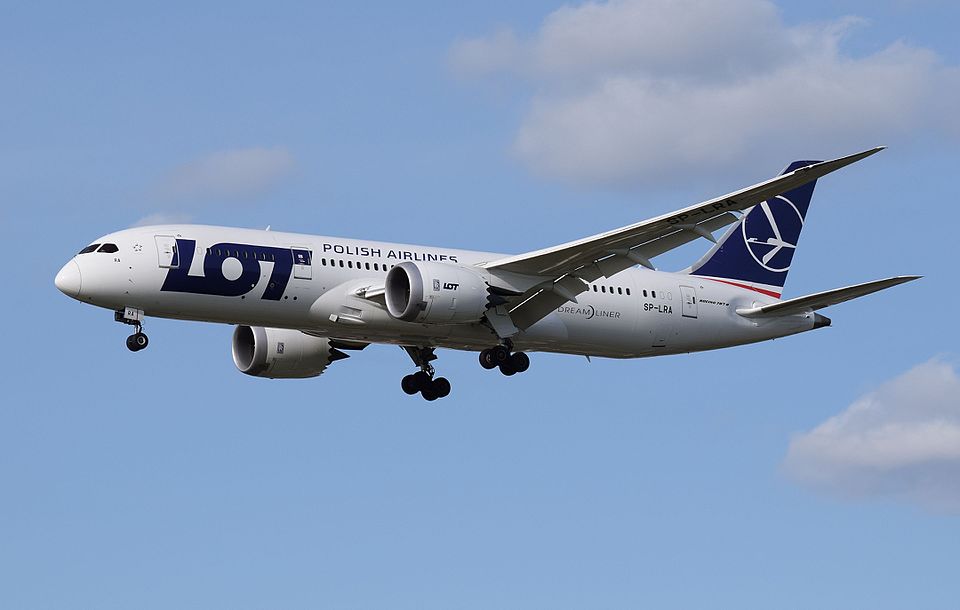 LOT Polish Airlines Sues Boeing Over Hidden MAX Risks