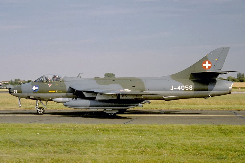 Hawker Hunter F.58 en vuelo