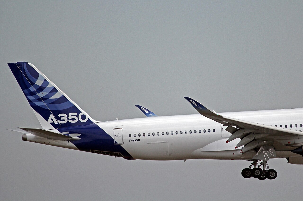 Airbus A350 XWB con su distintiva punta de ala inclinada