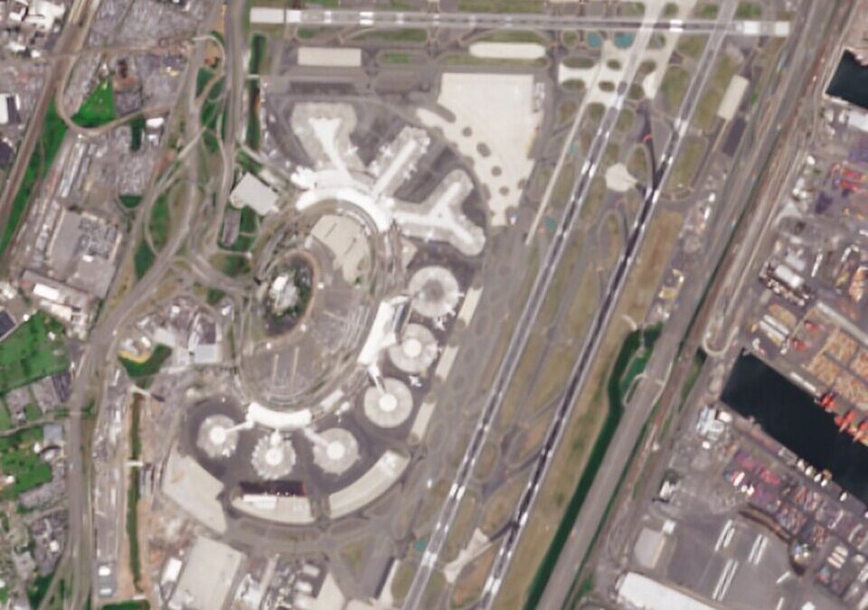 United Passenger’s Viral Deplaning Meltdown Backfires