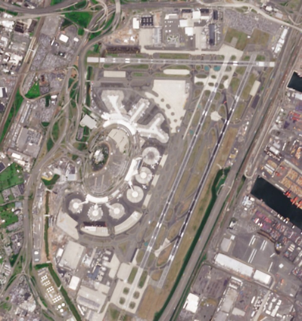 newark airport deplaning incident
