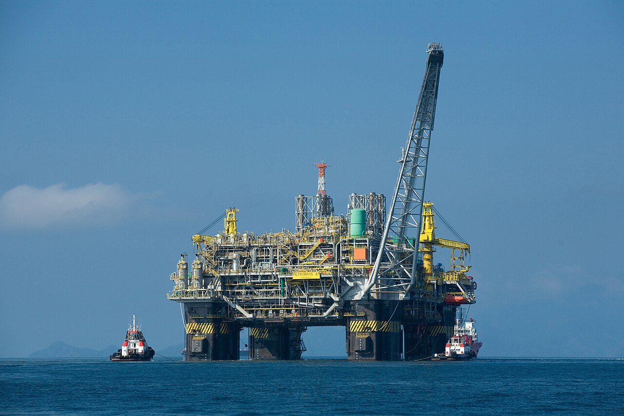 An offshore oil platform — the US Air Force wants to convert decommissioned rigs into rocket recovery stations An offshore oil platform — the US Air Force wants to convert decommissioned rigs into rocket recovery stations