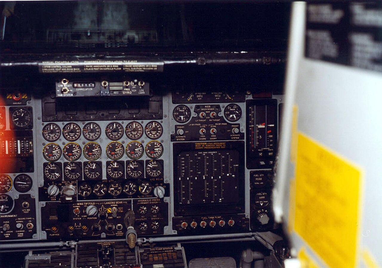 XB-70A Valkyrie quelques instants après une collision en vol avec un F-104 Starfighter, juin 1966
