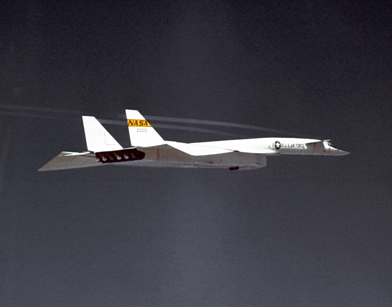 XB-70 Valkyrie juste après la collision avec un F-104, le 8 juin 1966