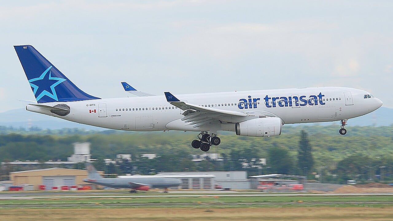 Air Transat Airbus A330-243 C-GITS, später Azoren-Gleiter genannt, im Endanflug
