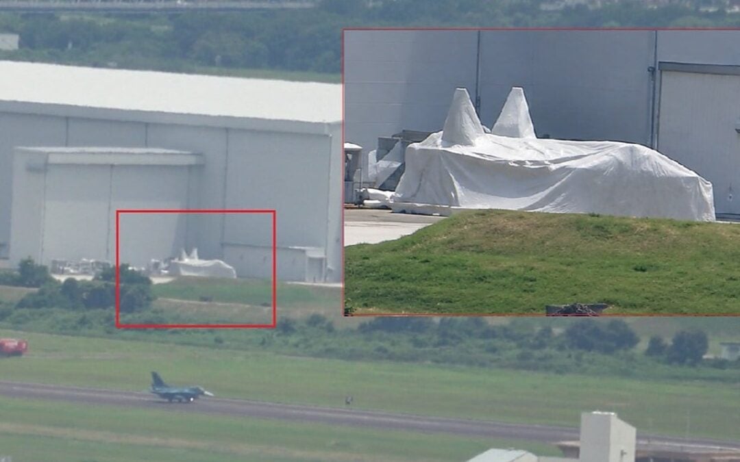 Japan hat einen Jet weiß foliert. Warum?