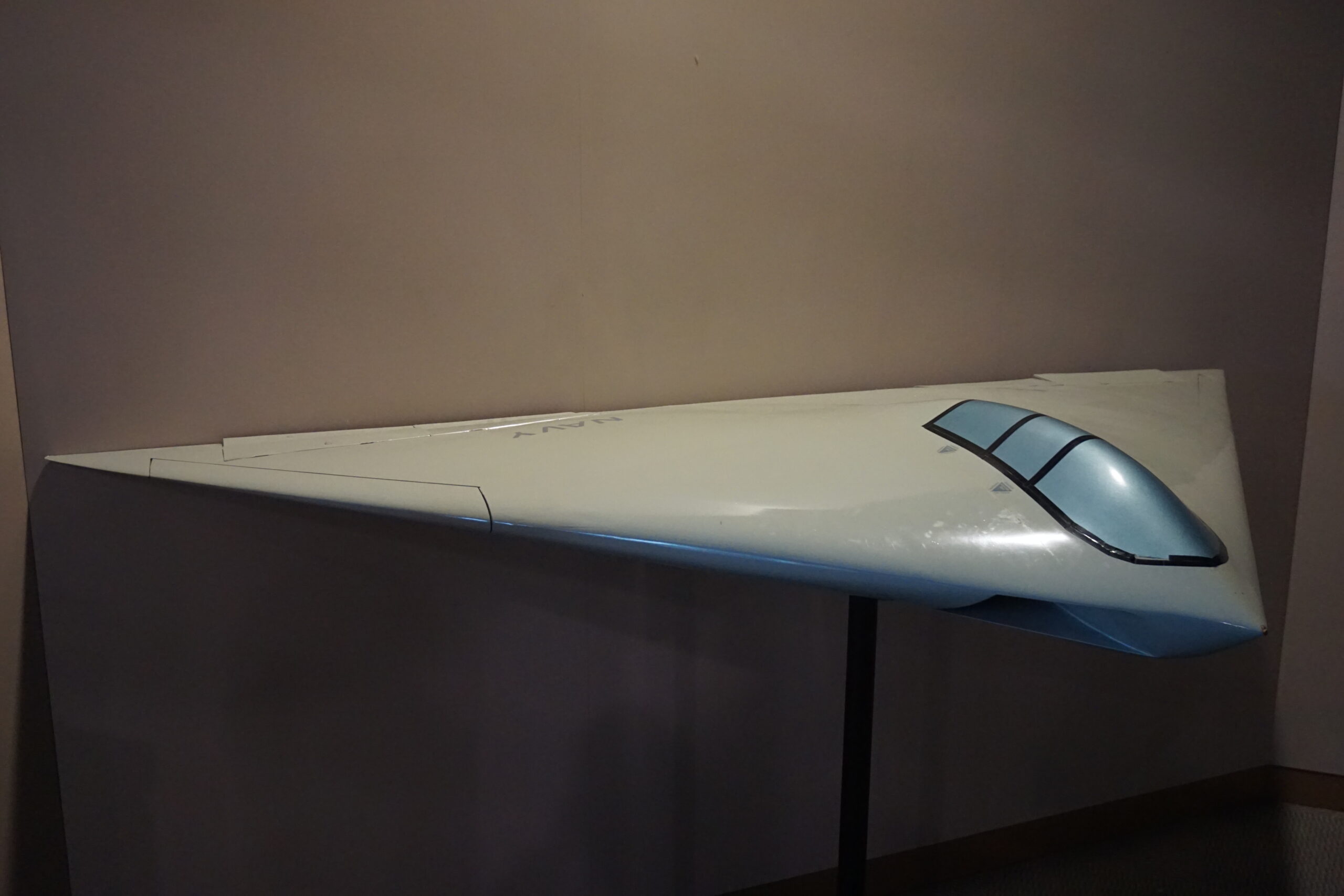 Un modello di Dorito volante Avenger II da 12 pollici