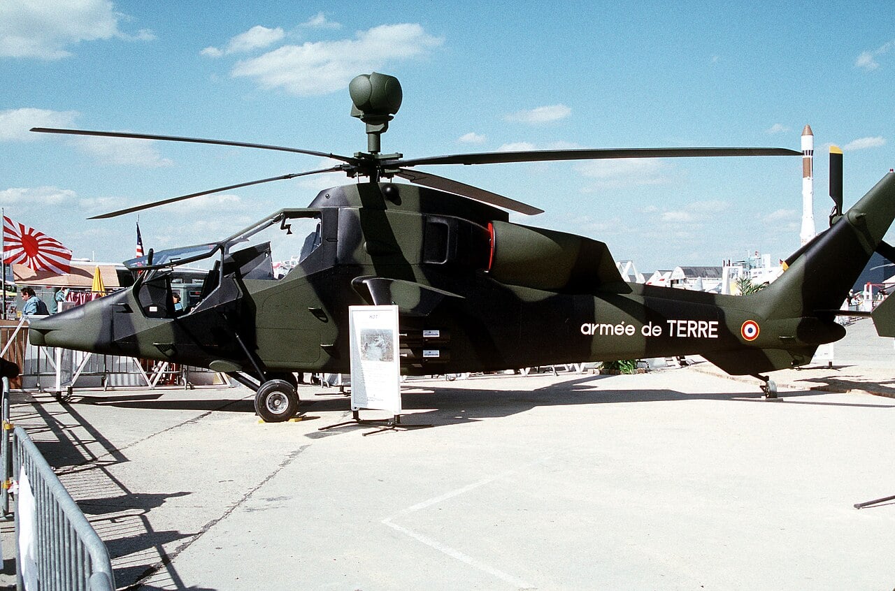 Un Eurocopter Tiger de première génération arborant les marquages de l'armée française.