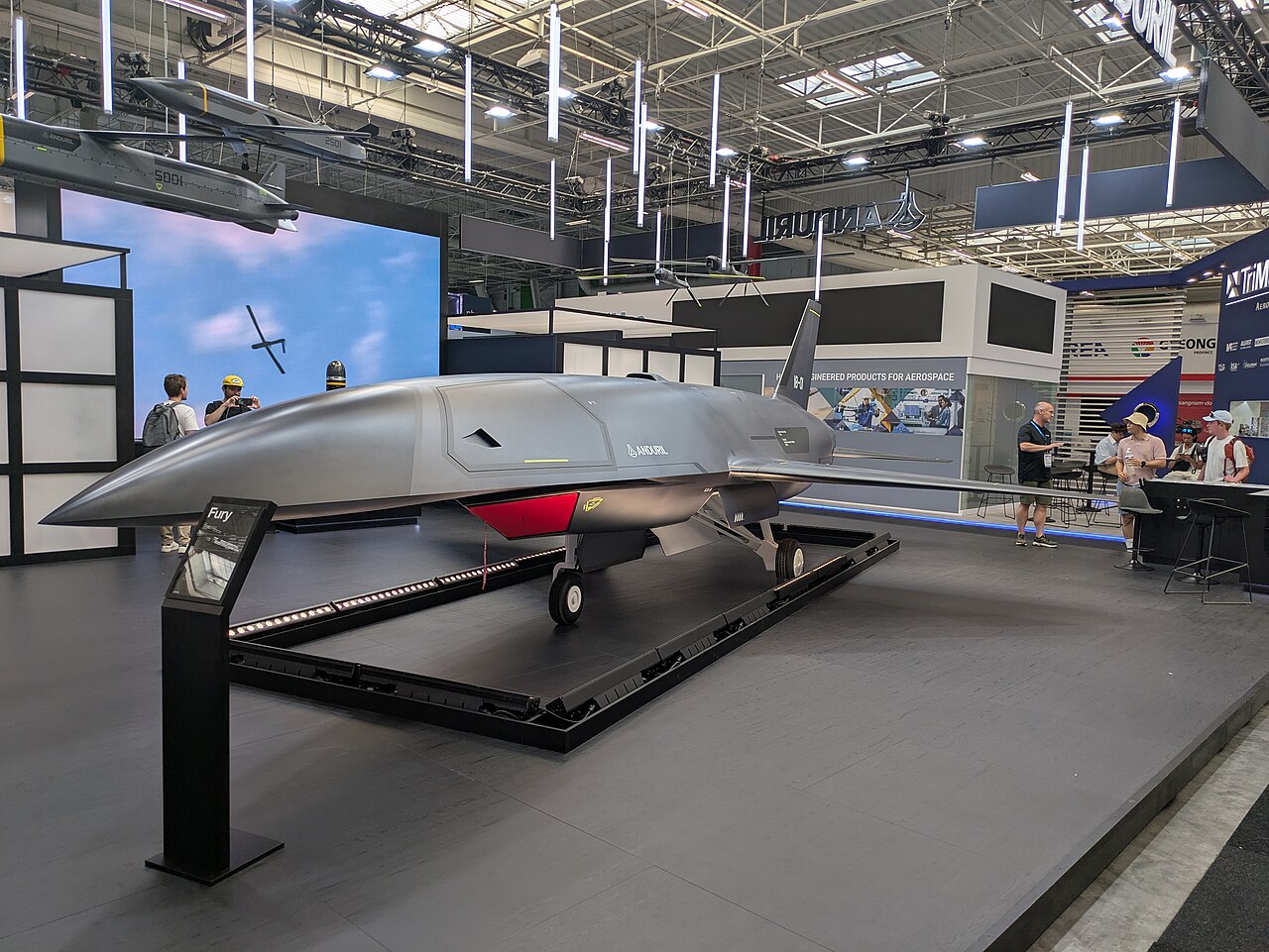 Le drone Anduril YFQ-44A Fury est exposé au Bourget 2025.