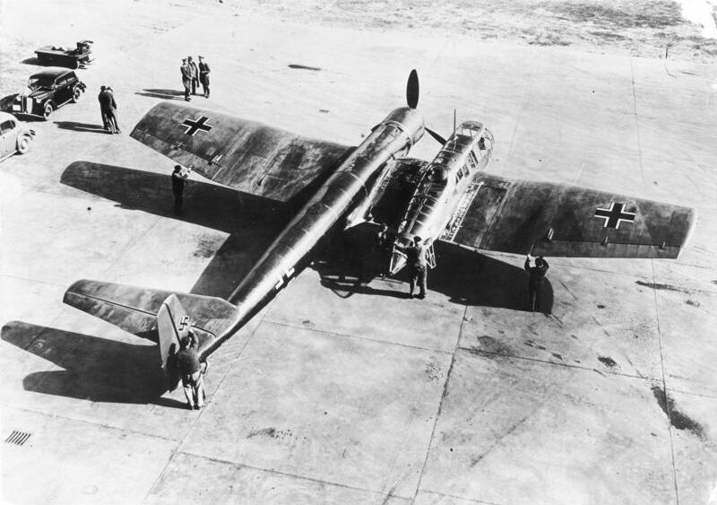 Aereo asimmetrico Blohm & Voss BV 141 Il Blohm & Voss BV 141: la cabina dell'equipaggio è spostata su un lato, mentre il motore e la coda si trovano sull'altro.