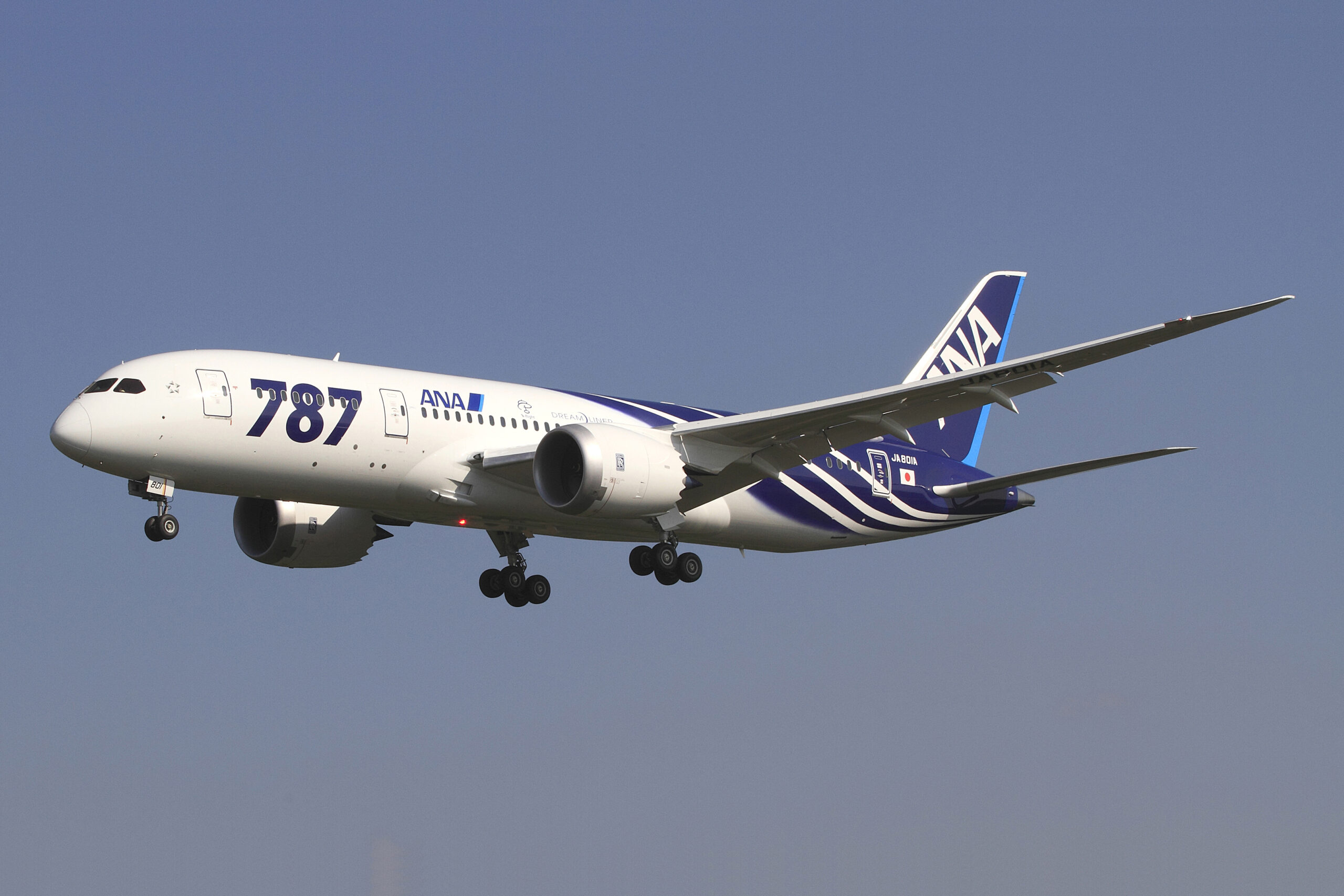Boeing 787 Dreamliner in flight showing classic tube-and-wing design