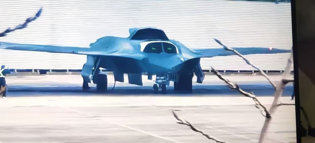 Tarnkappenjäger Chengdu J-36 Der chinesische Prototyp des schwanzlosen J-36-Kampfjets der sechsten Generation