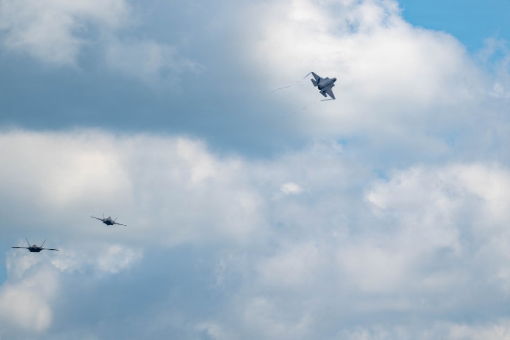 F-22 Raptors and Finnish F-35s training at Ebbing Air National Guard Base