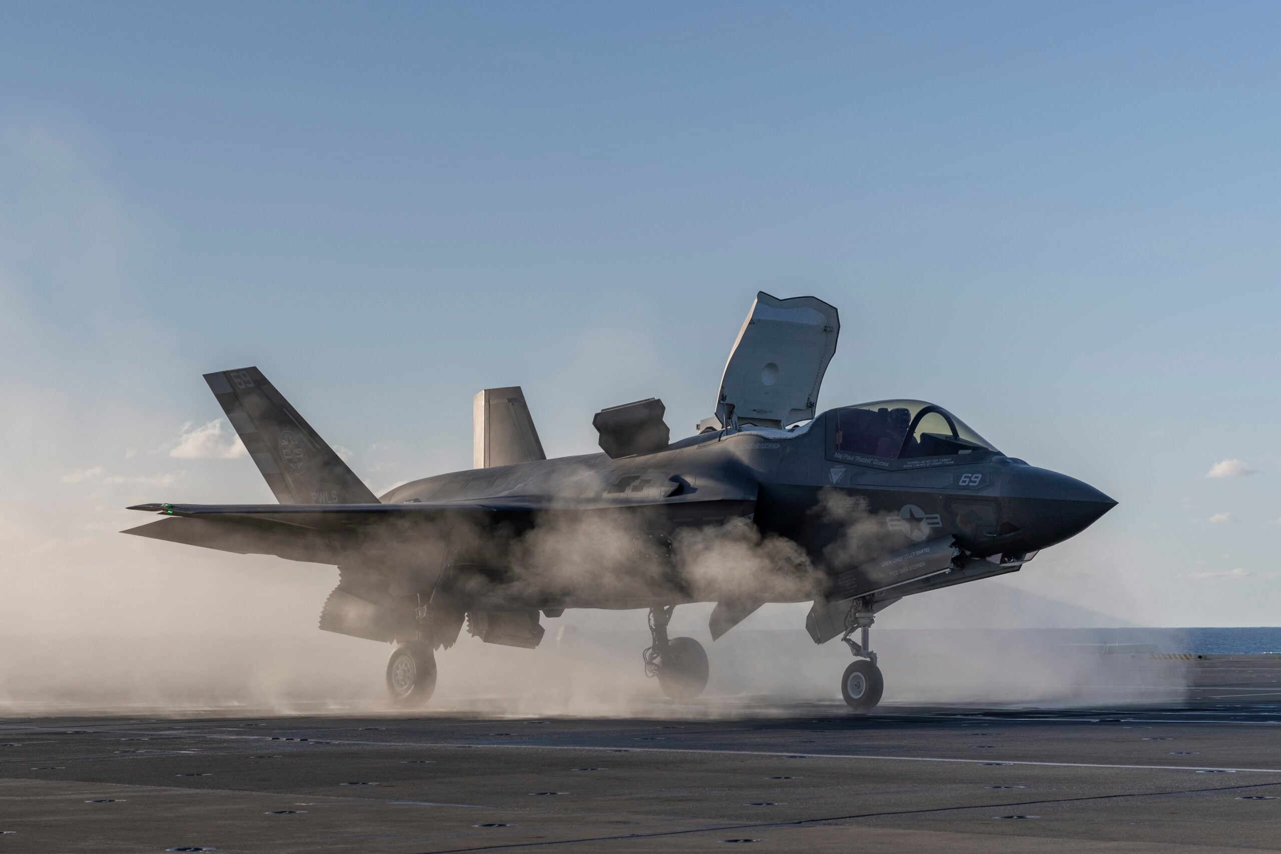 F-35B STOVL vertical landing