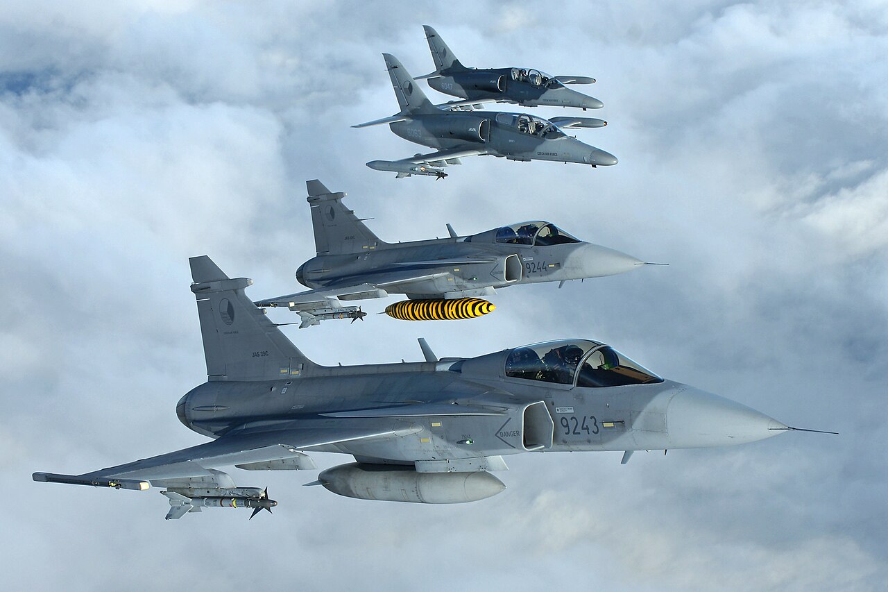 Aviones de combate Saab Gripen C en vuelo