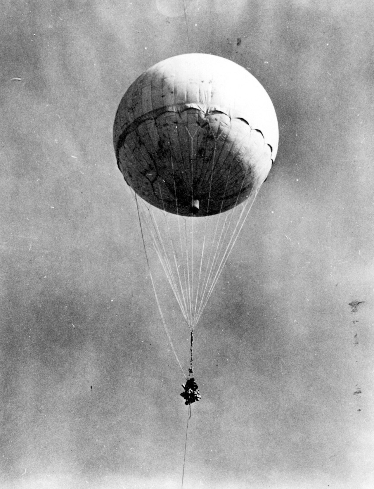Un globo Fu-Go japonés capturado fue inflado nuevamente en Moffett Field.