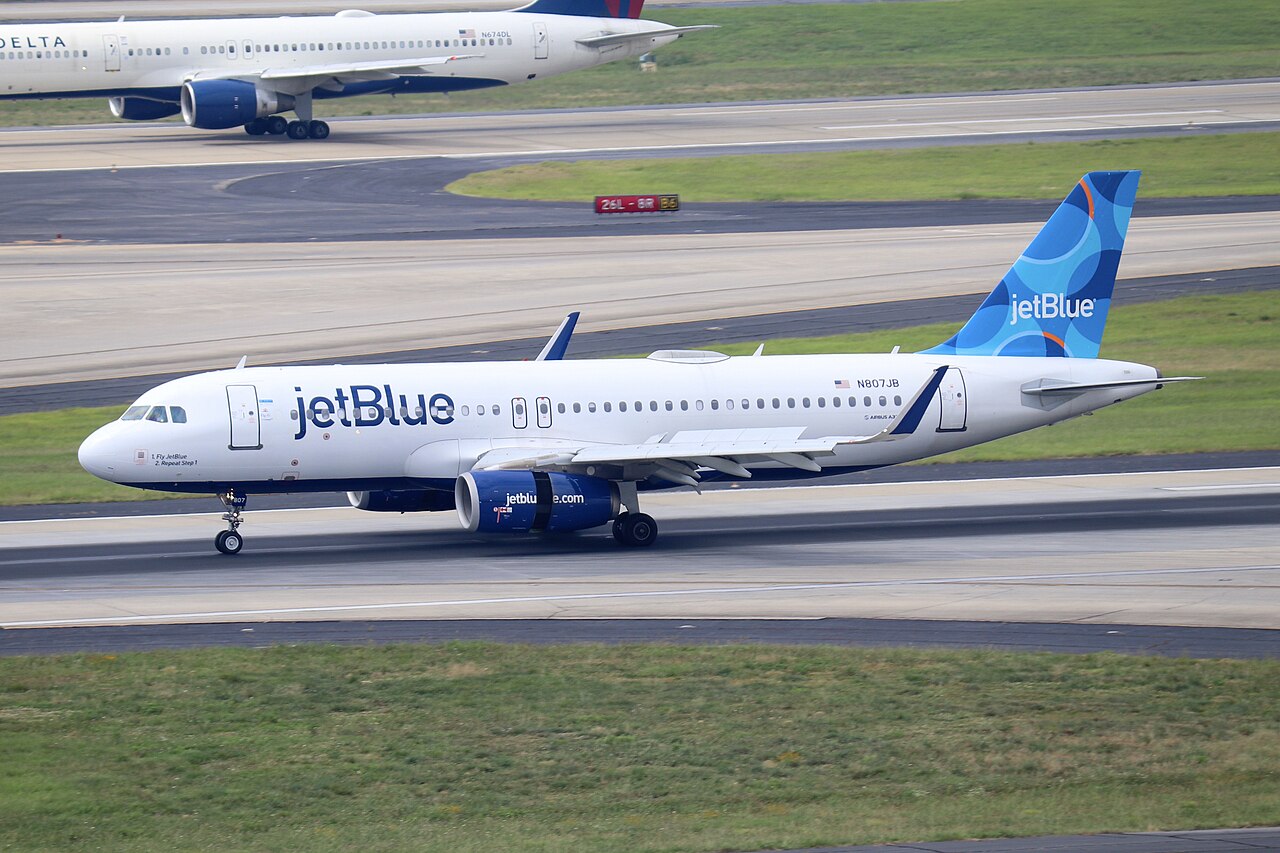 A JetBlue Airbus A320