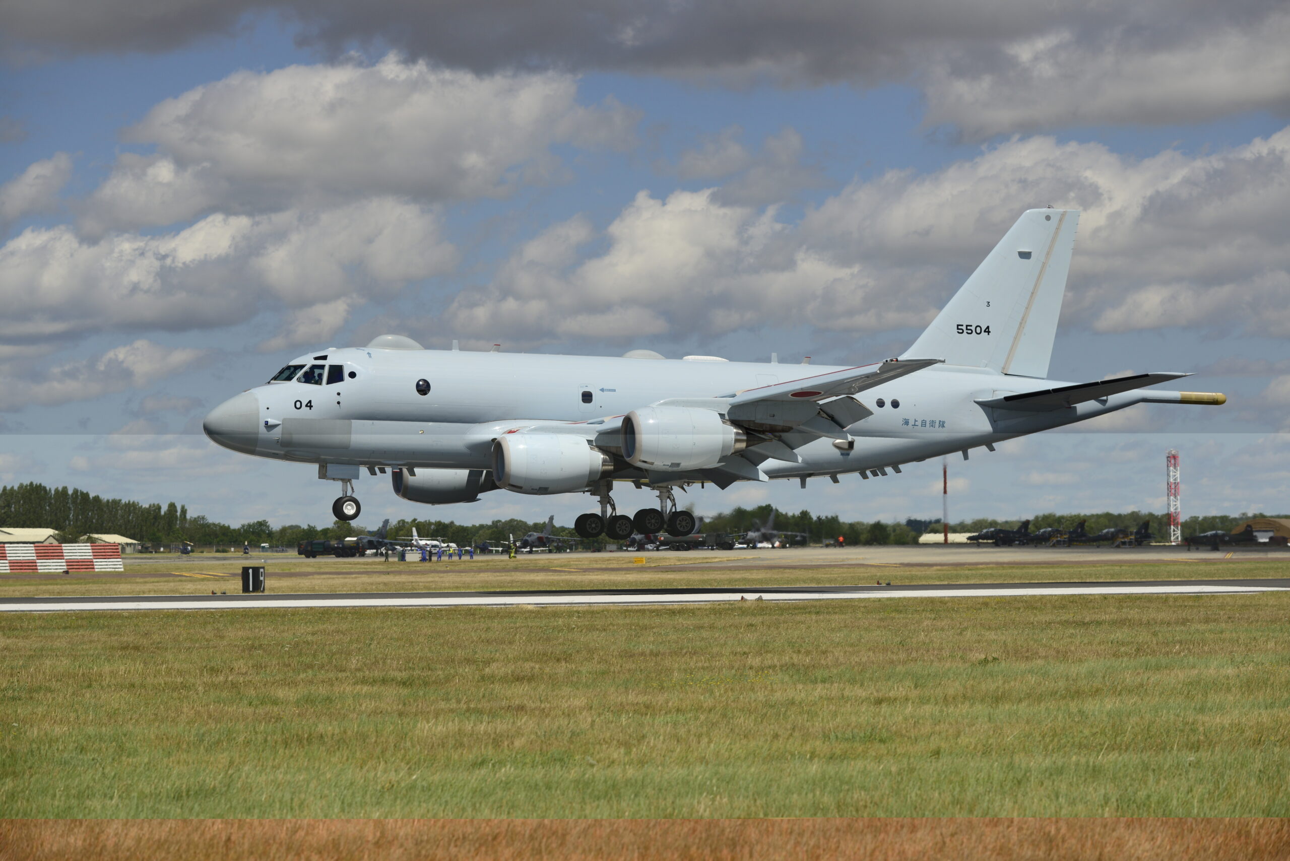 Un avion de patrouille maritime Kawasaki P-1 des Forces maritimes d'autodéfense japonaises