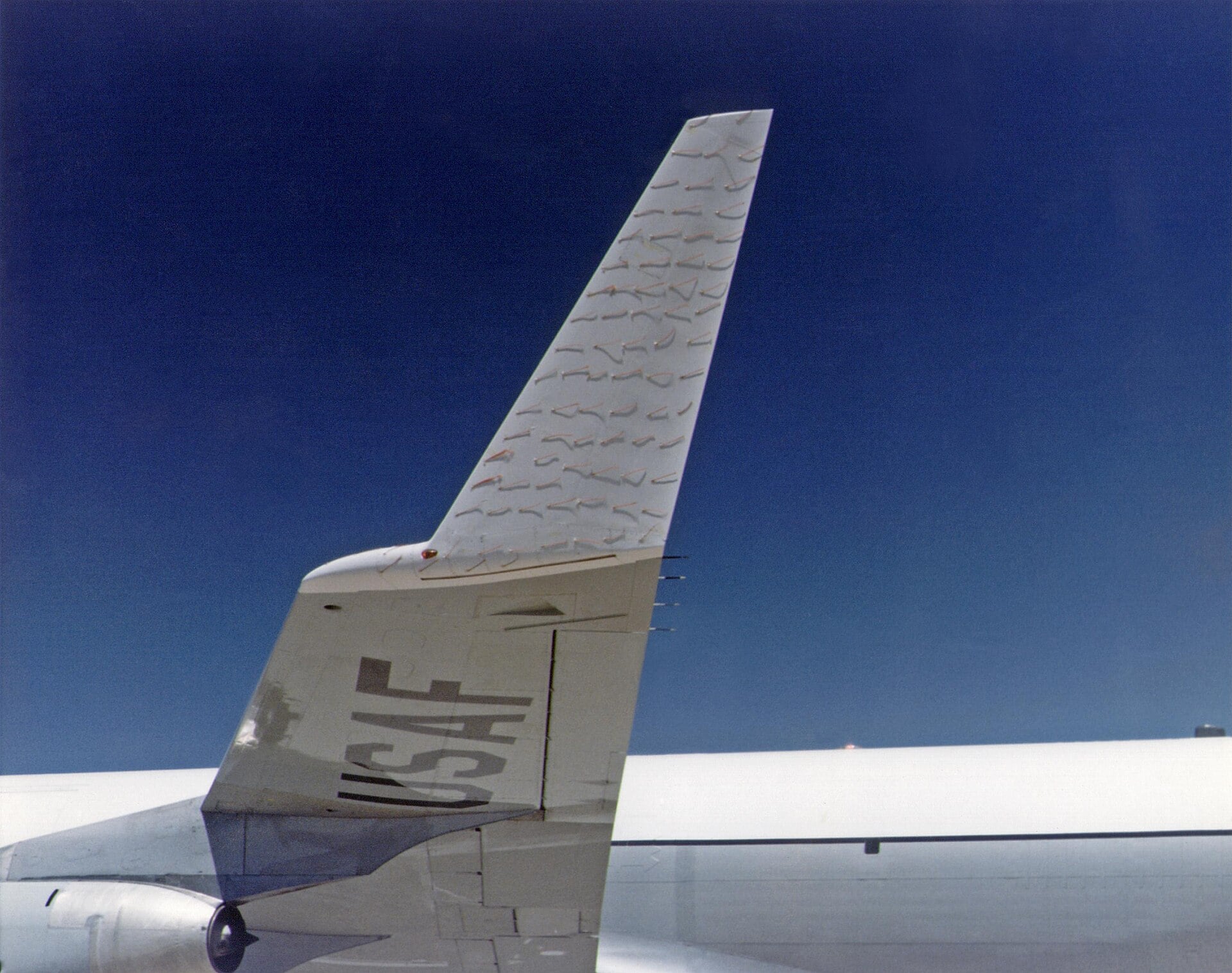NASA KC-135 Winglet, bedeckt mit Luftströmungsbüscheln