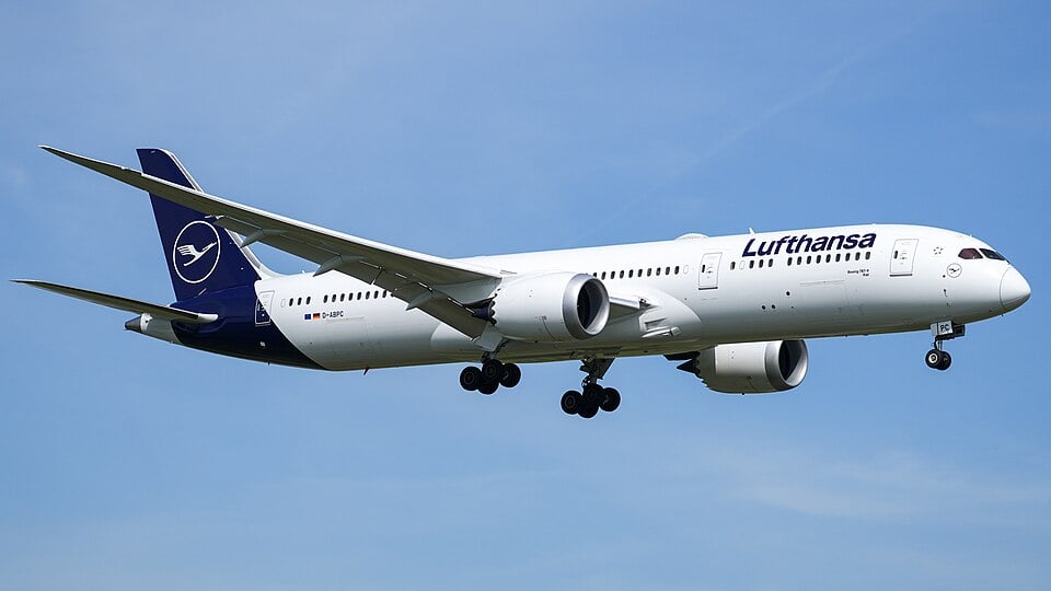 Indagine sull'aggiornamento del carrello anteriore del Boeing 787 della Lufthansa.