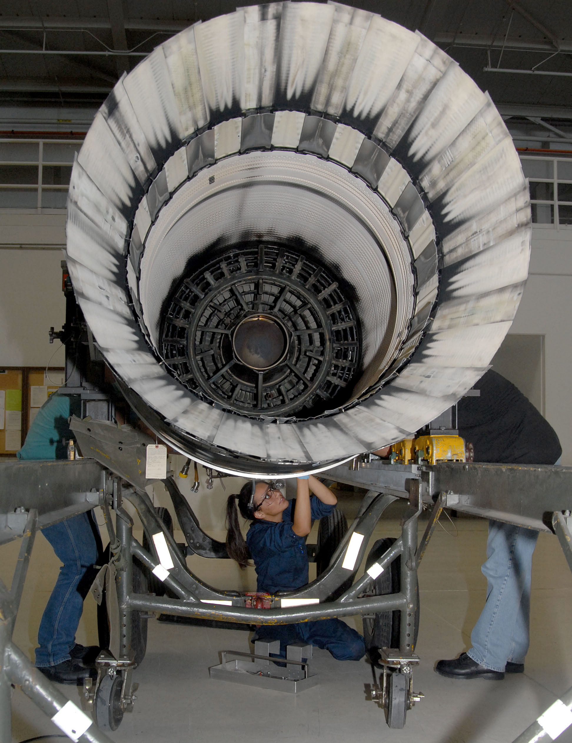 Pratt-Whitney F100 PW-220 Turbofan-Motor Pratt & Whitney F100-PW-220 Turbofan-Triebwerk, das in den Kampfflugzeugen F-15 und F-16 eingesetzt wird