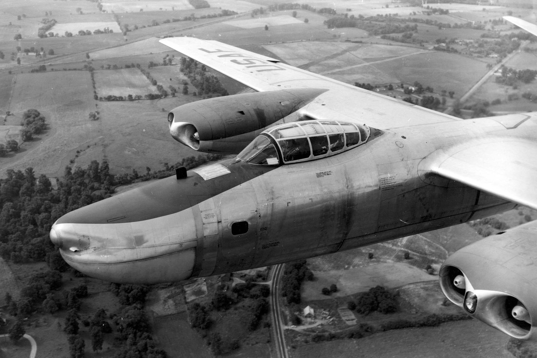 Avión de reconocimiento North American RB-45C Tornado en vuelo