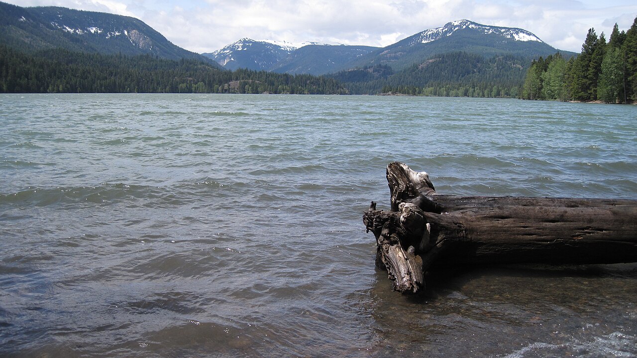 Rimrock Lake and the forested Cascade Mountains