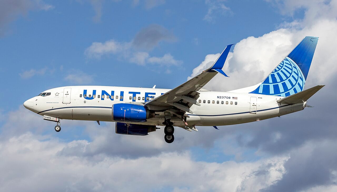 United Airlines Boeing 737-700 A United Airlines Boeing 737-700, the type involved at Newark