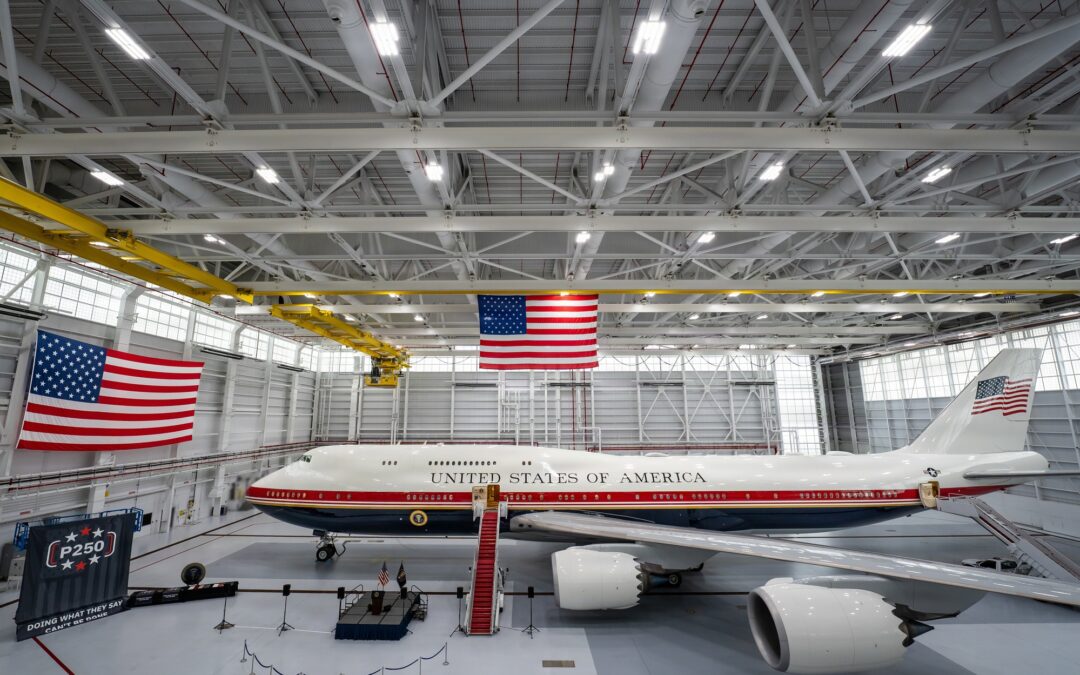 L'avion présidentiel qatari de Trump effectue enfin son vol inaugural.