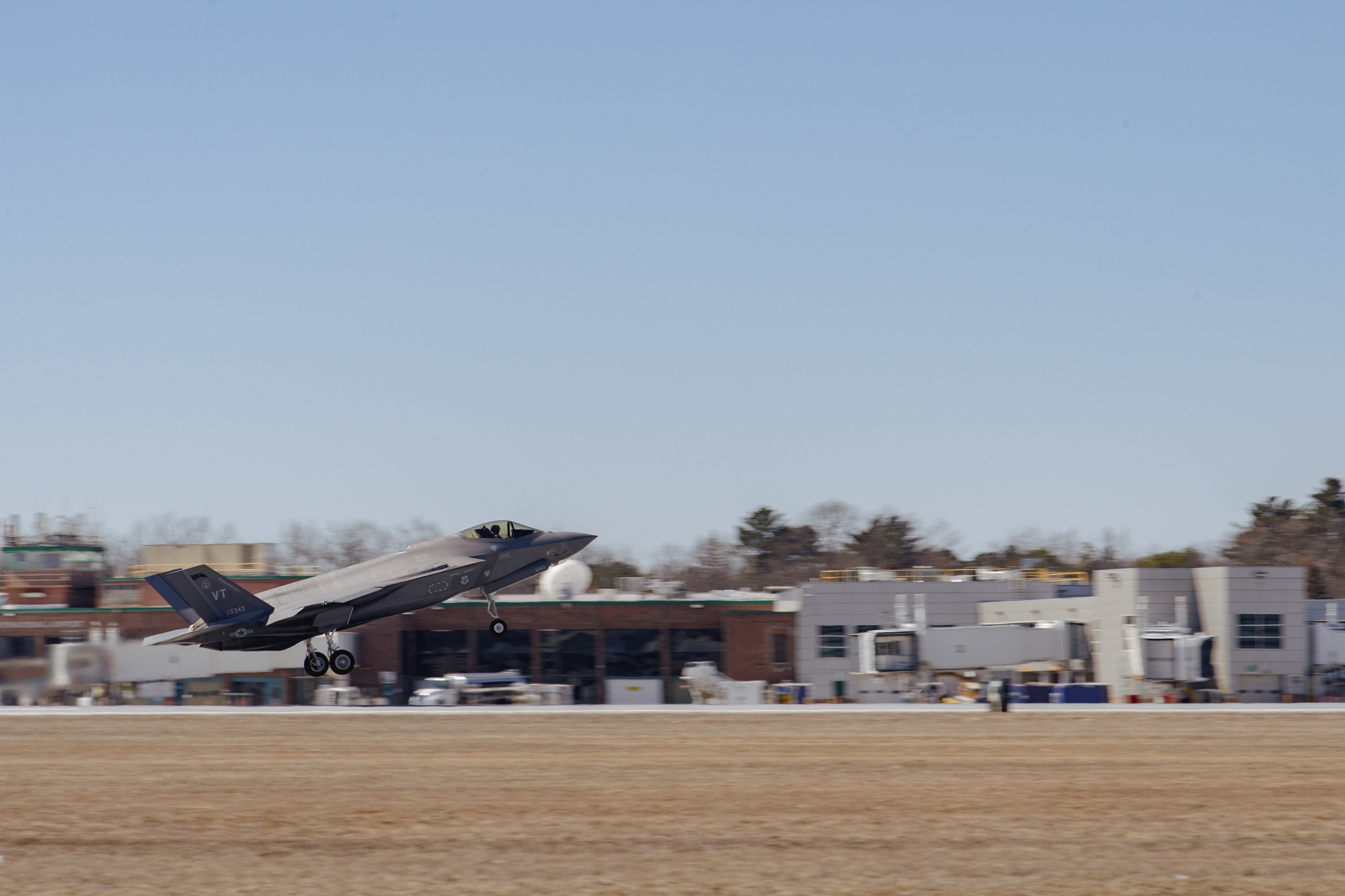 Eine F-35A Lightning II der Vermont Air National Guard des 158. Jagdgeschwaders startet in Burlington.