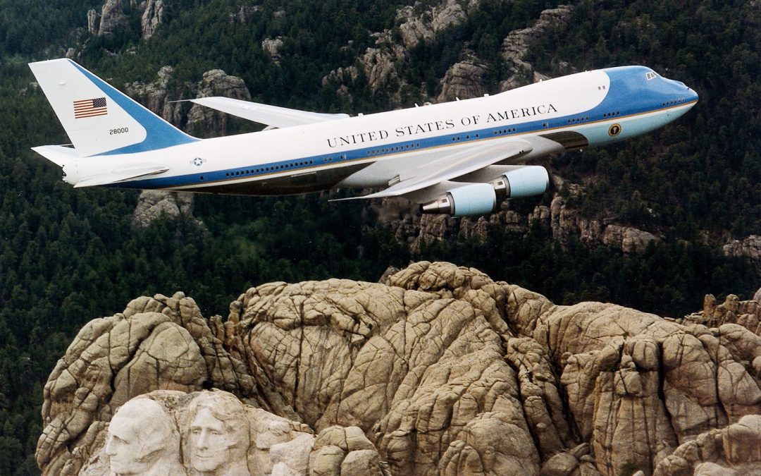 Trump abbandona il nuovo Air Force One e riporta a casa il vecchio jet.